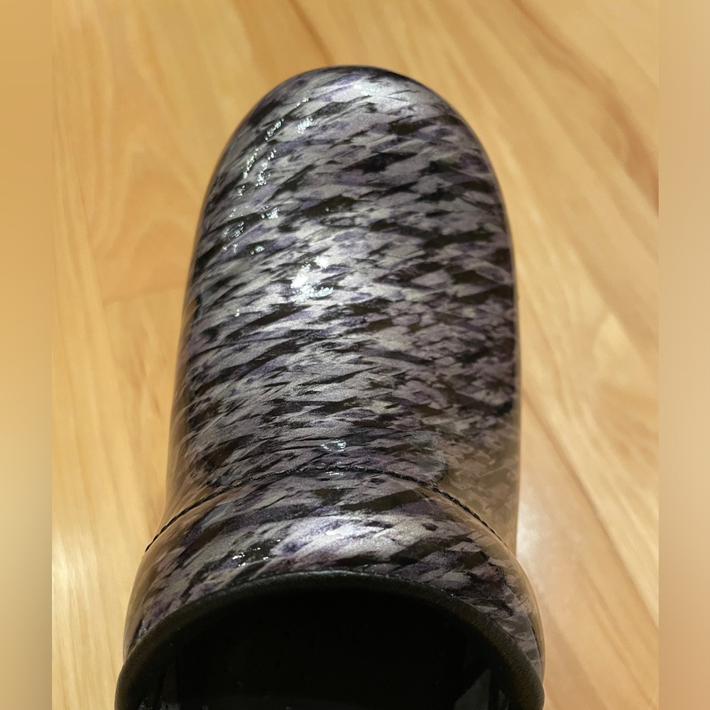 Dansko Gray Patent Clogs - Picture 6 of 10